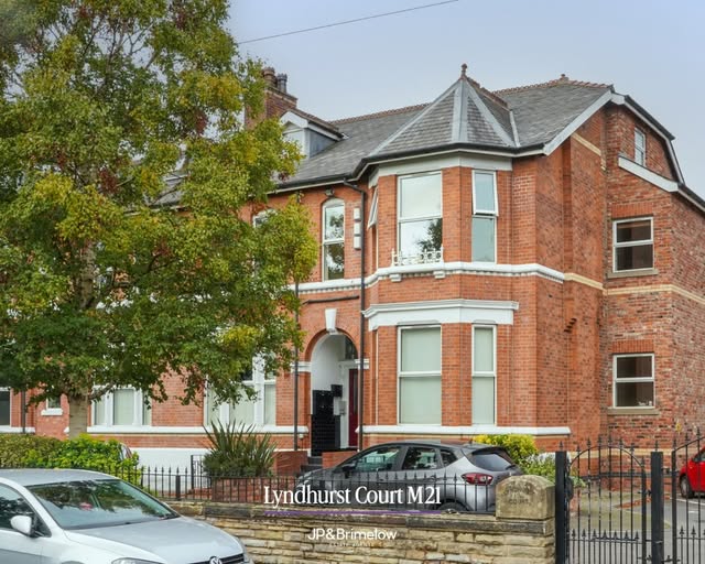 📍Lyndhurst Court, Chorlton - Daves pick

A bright and spacious two bedroom duplex apartment, ideally situated in the heart of Chorlton and within approximately a five-minute walk of the Metrolink station on Wilbraham Road. 💜

🏡£325,000
🛏️2
🛁2

#chorlton #southmanchester