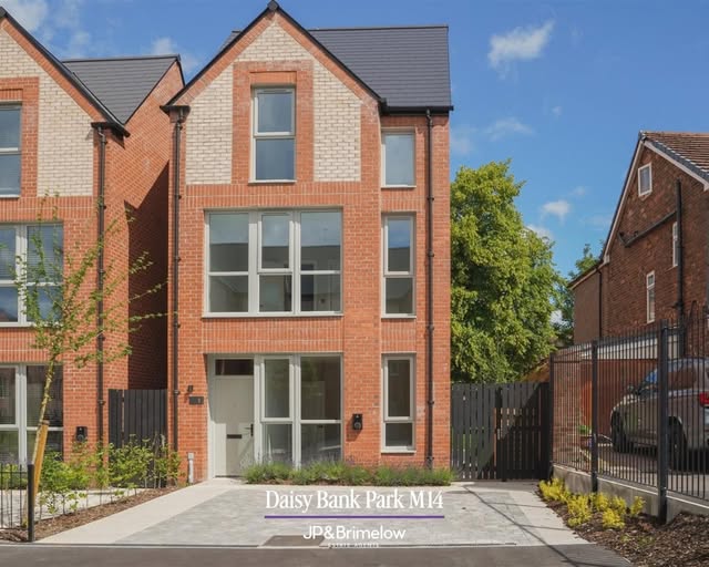 📍Daisy Bank Park, Victoria Park - Eddies pick

Welcome to Daisy Bank Park, a select development of striking new build town houses, conveniently located within easy reach of Manchester City Centre. This brand new SIX BEDROOM home offers contemporary & versatile accommodation over three levels. 💜

See more of this new development via our website!

#victoriapark #southmanchester