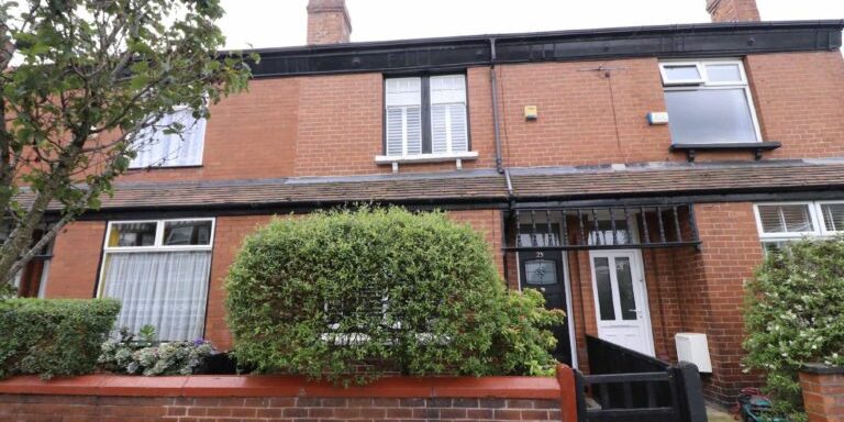 25 Longford Road