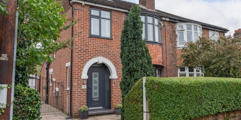 4 Lyntonvale Avenue, Gatley